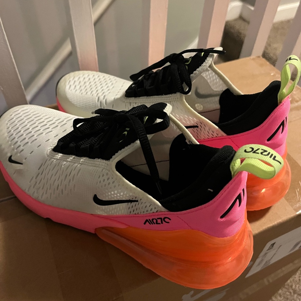 Nike Air Max 270 Women Size 11